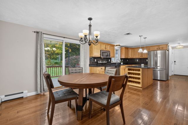 45 Metacomet Ave, Taunton, MA 02718
