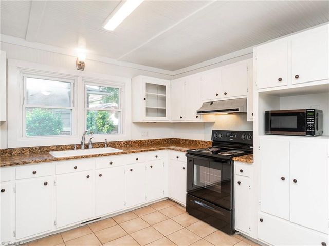 1527 Sherwood Drive, Burlington, NC 27215