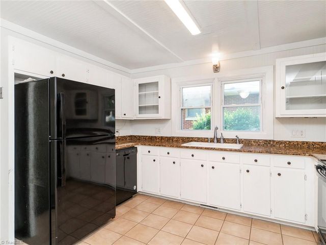 1527 Sherwood Drive, Burlington, NC 27215