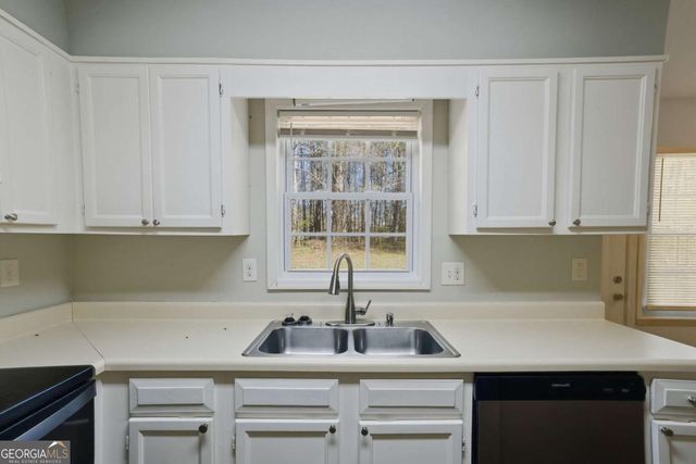 40 Lake Court, Stockbridge, GA 30281