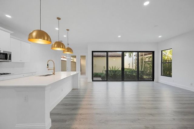 6020 Curie Place, Palm Beach Gardens, FL 33418