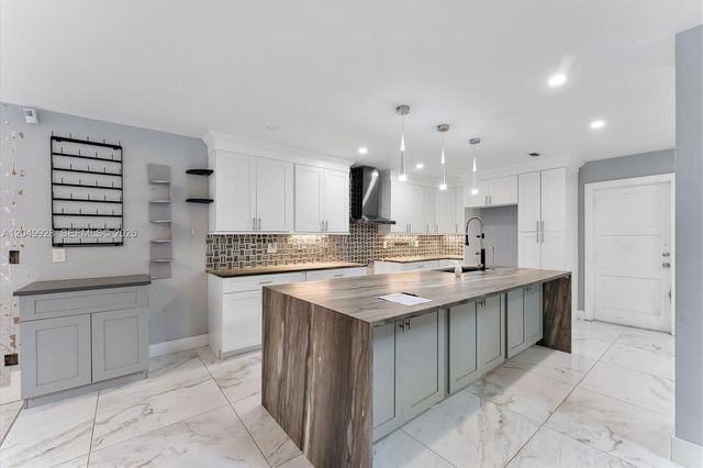 2055 NW 9th Street, Delray Beach, FL 33445