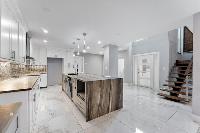 2055 NW 9th Street, Delray Beach, FL 33445
