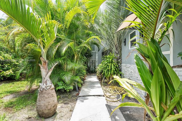 2055 NW 9th Street, Delray Beach, FL 33445