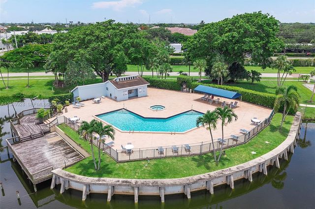 2055 NW 9th Street, Delray Beach, FL 33445