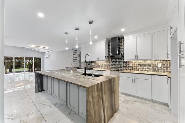 2055 NW 9th Street, Delray Beach, FL 33445