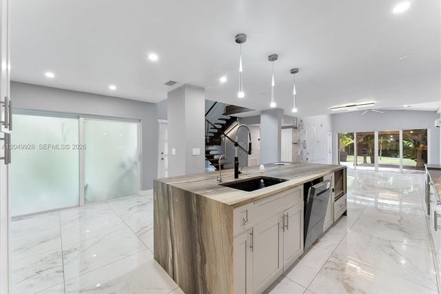 2055 NW 9th Street, Delray Beach, FL 33445