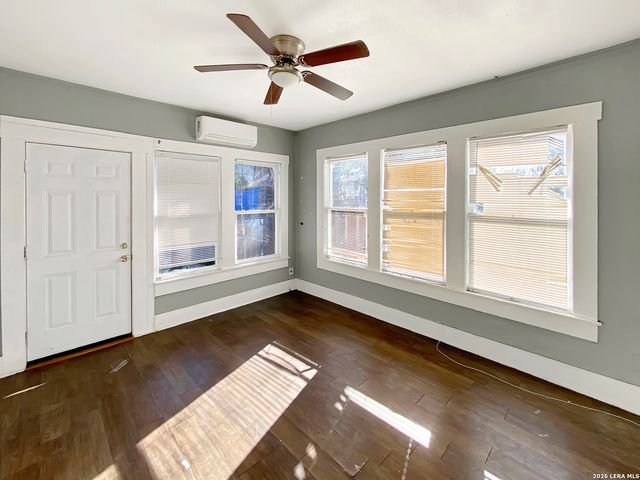 114 Benita, San Antonio, TX 78210