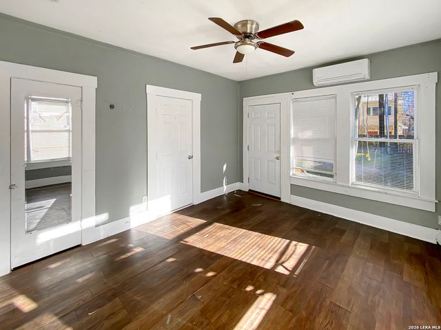 114 Benita, San Antonio, TX 78210