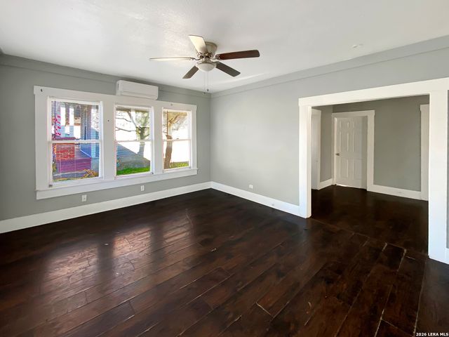 114 Benita, San Antonio, TX 78210