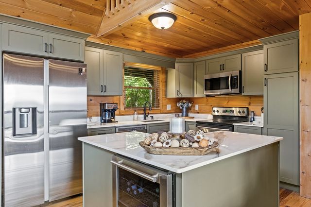 16 Enchanting Circle, Morganton, GA 30560