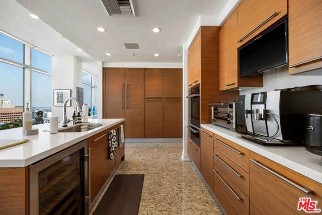 900 W Olympic Boulevard 46G, Los Angeles, CA 90015