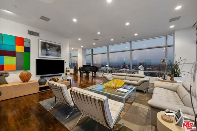 900 W Olympic Boulevard 46G, Los Angeles, CA 90015