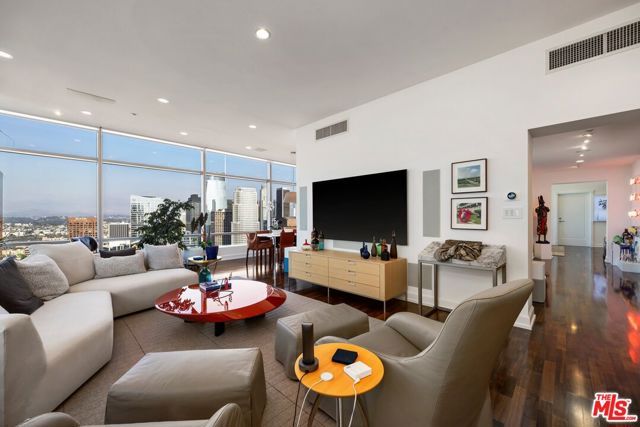 900 W Olympic Boulevard 46G, Los Angeles, CA 90015