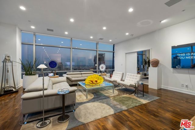 900 W Olympic Boulevard 46G, Los Angeles, CA 90015