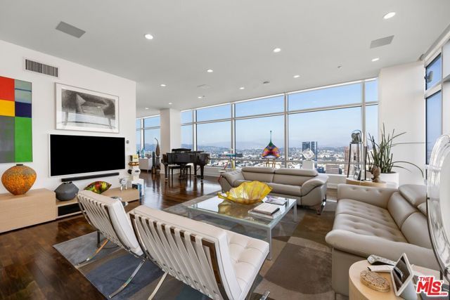 900 W Olympic Boulevard 46G, Los Angeles, CA 90015