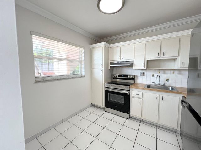 6005 Del Lago Cir 102, Sunrise, FL 33313