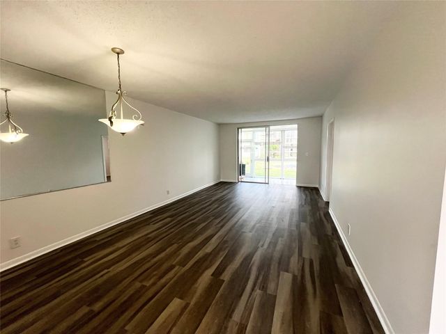 6005 Del Lago Cir 102, Sunrise, FL 33313