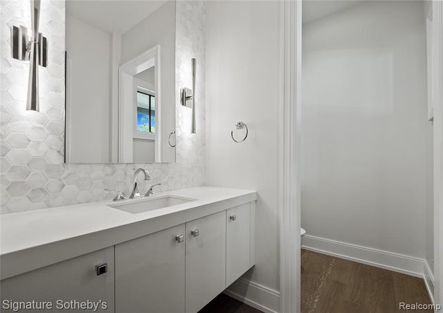 1120 Lyonhurst Street, Birmingham, MI 48009