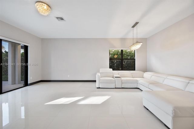 15722 NW 88th Ave, Miami Lakes, FL 33018