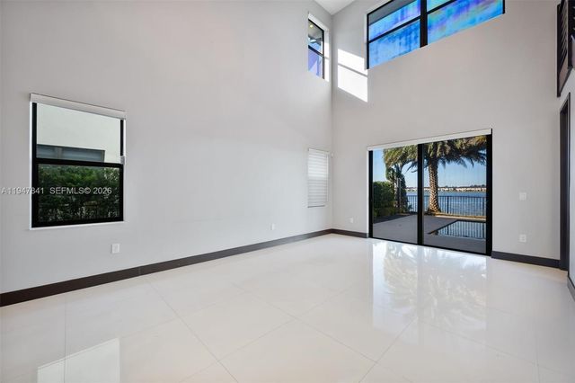 15722 NW 88th Ave, Miami Lakes, FL 33018