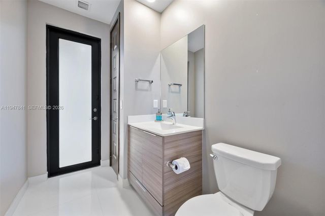 15722 NW 88th Ave, Miami Lakes, FL 33018