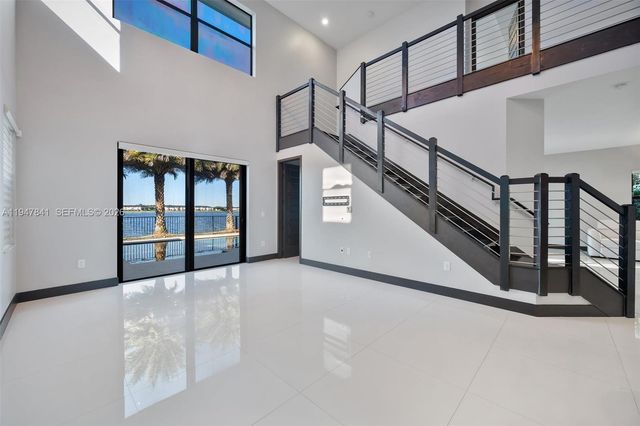 15722 NW 88th Ave, Miami Lakes, FL 33018