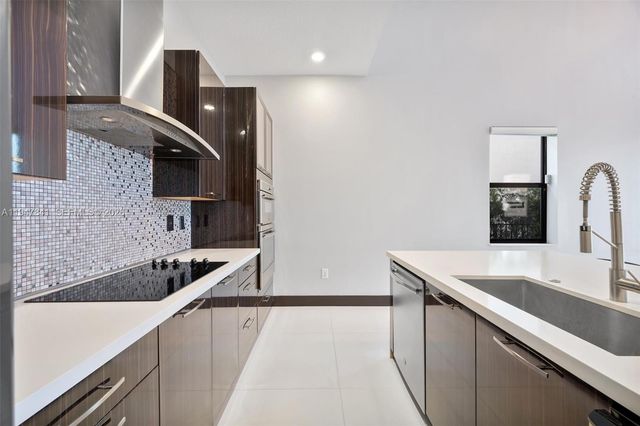 15722 NW 88th Ave, Miami Lakes, FL 33018