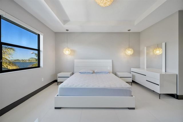 15722 NW 88th Ave, Miami Lakes, FL 33018