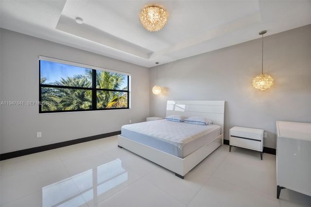 15722 NW 88th Ave, Miami Lakes, FL 33018