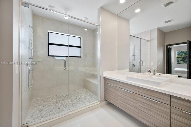 15722 NW 88th Ave, Miami Lakes, FL 33018