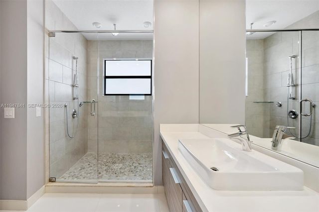 15722 NW 88th Ave, Miami Lakes, FL 33018