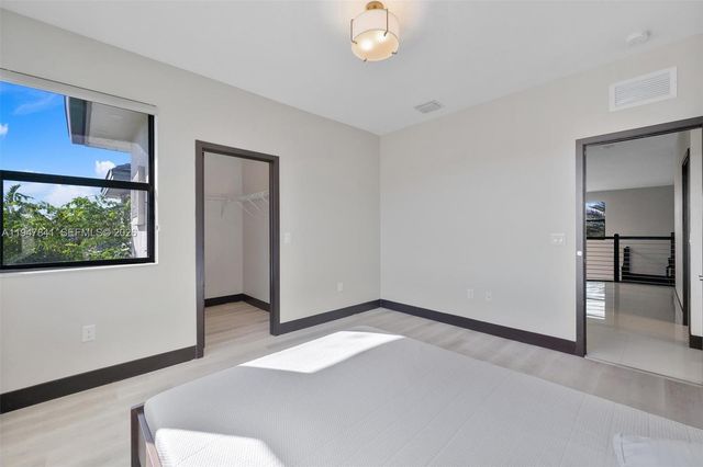 15722 NW 88th Ave, Miami Lakes, FL 33018