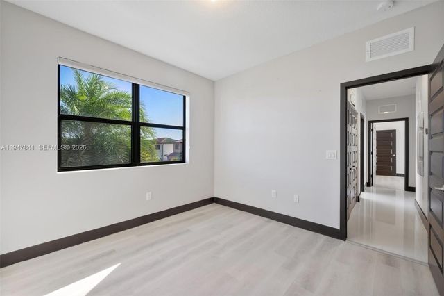 15722 NW 88th Ave, Miami Lakes, FL 33018