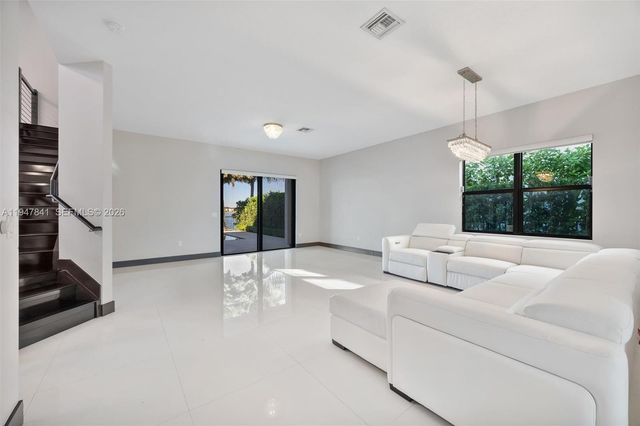 15722 NW 88th Ave, Miami Lakes, FL 33018