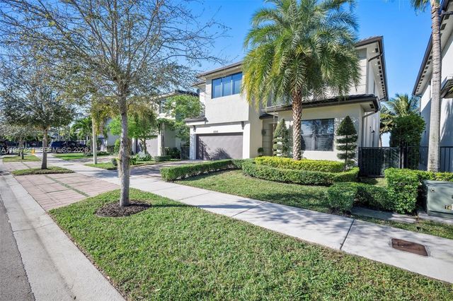 15722 NW 88th Ave, Miami Lakes, FL 33018