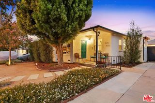 7870 Truxton Avenue, Los Angeles, CA 90045