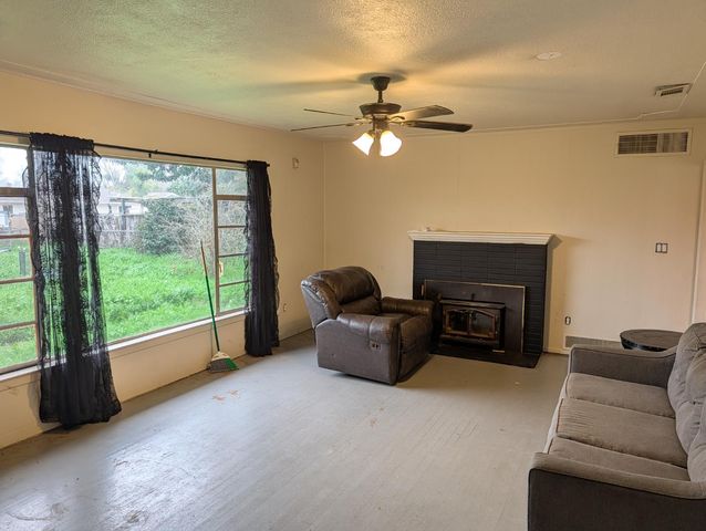 5468 E Grant Avenue, Fresno, CA 93727