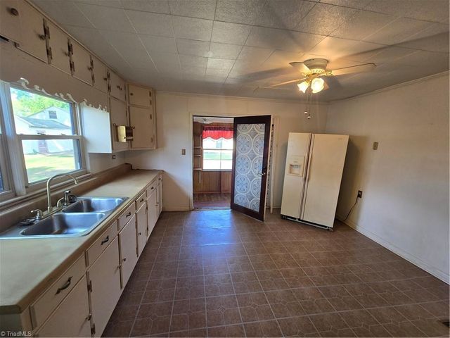 502 Cascade Avenue, Eden, NC 27288