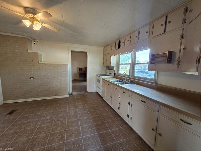 502 Cascade Avenue, Eden, NC 27288