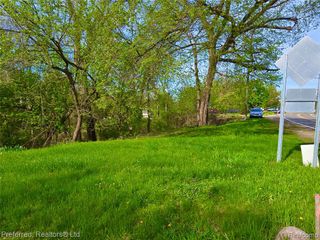 9691 Elizabeth Lake Road, White Lake, MI 48386