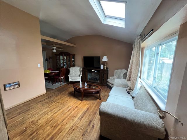 3016 Beechnut Avenue, Medford, NY 11763