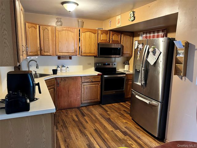 3016 Beechnut Avenue, Medford, NY 11763
