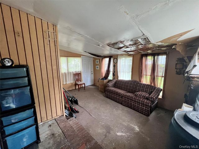 3016 Beechnut Avenue, Medford, NY 11763