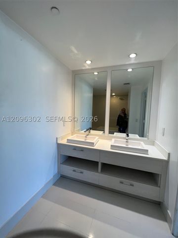 45 SW 9th St 3709, Miami, FL 33130