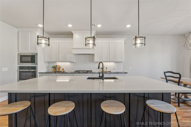 29517 E 105th Street S, Coweta, OK 74429