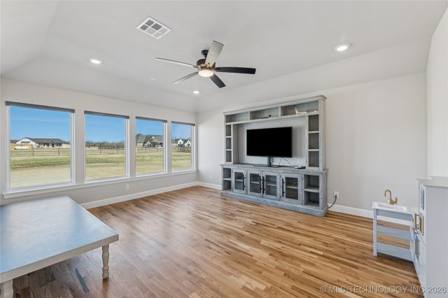 29517 E 105th Street S, Coweta, OK 74429