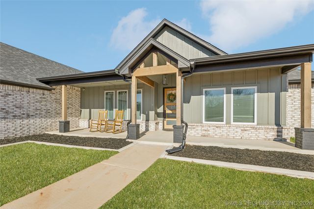 29517 E 105th Street S, Coweta, OK 74429