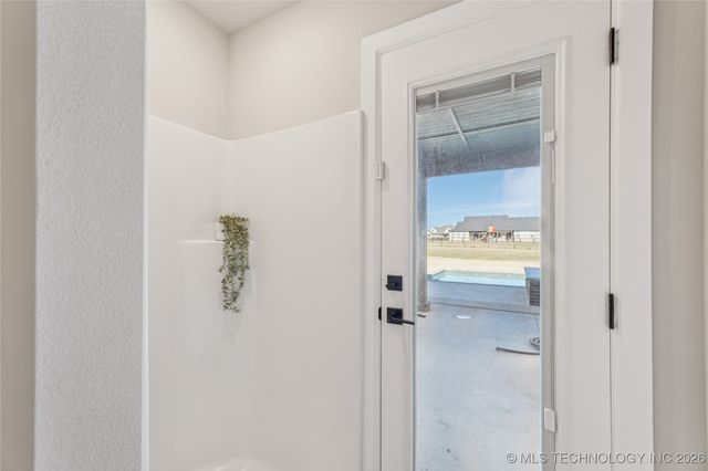 29517 E 105th Street S, Coweta, OK 74429