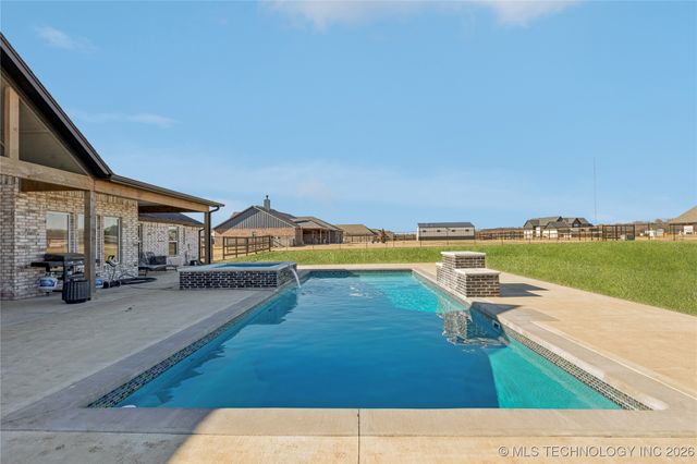 29517 E 105th Street S, Coweta, OK 74429